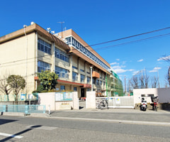 朝日東小学校まで徒歩4分