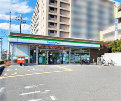 ファミリーマートまで徒歩2分